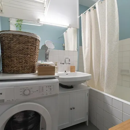 Apartment Waikiki-garage-terrasse-fibre-ensoleille-calme-a 10min Du Centre Ville-clermont-ferrand *